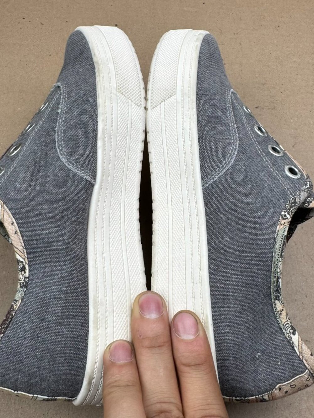 Blowfish Malibu Women’s Gray Canvas Embroidered Sneakers Size 7M EUR 37.5 - Picture 6 of 8